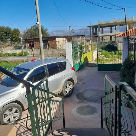 Friendly House * Cuke