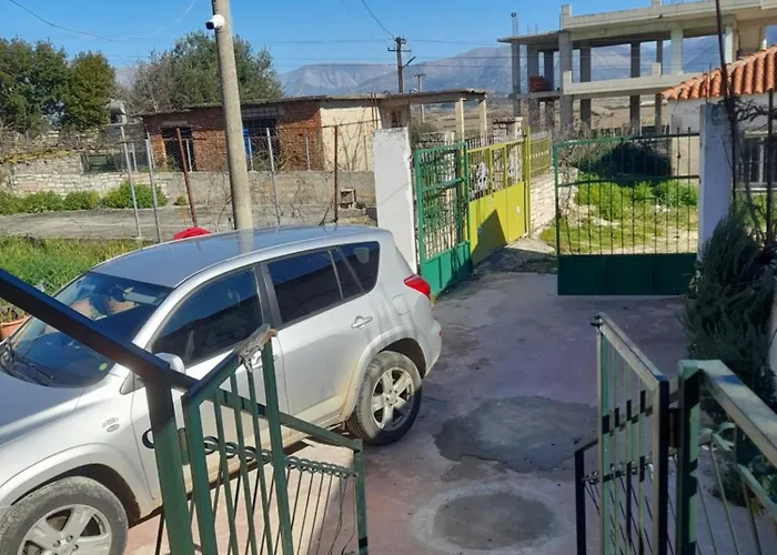 Friendly House * Çukë